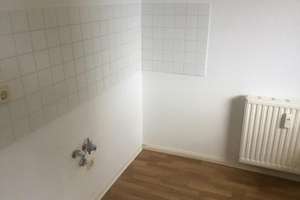 Sanierte 2 Raum-Wohnung mit Balkon! – Limbacher Weg 4, 1169 Gorbitz-Süd, Dresden – Vorschaubild 2