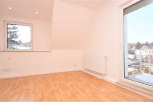 PETS ALLOWED IN FREE STANDING HOUSE! Refurbished in 2021, approx. 200 m², fenced in yard, and garage – 65199 Dotzheim, Wiesbaden – Vorschaubild 12