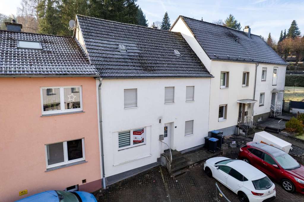 Immobilie in Daun - *** Schönes Reihenmittelhaus zentral in Daun gelegen mit Garten und Stellplatz*** - Bild 0