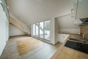 Stilvolle 3-Zimmer-Dachgeschosswohnung mit geh. Innenausstattung mit Balkon und EBK – Stettner Straße 23, 81549 München – Vorschaubild 3