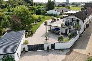 Luxuriöses Anwesen in Leverkusen: Eleganz, Jacuzzi, und Sauna in begehrter Lage