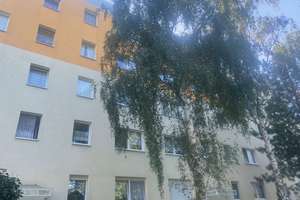 Gemütliche 3-Zimmer-Wohnung am Stadtrand von Neustadt, idyllisch im Grünen mit Loggia und Mieterlass – Alfred-Brehm-Weg 9, 6122 Nördliche Neustadt, Halle (Saale) – Vorschaubild 2