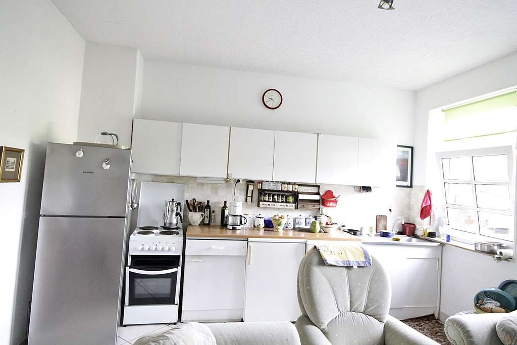 Immobilie in Neukirchen-Vluyn - Sanierungsbedürftiges Haus mit großem Grundstück - Bild 2