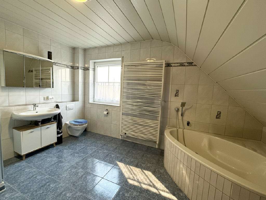 Immobilie in Dorsheim - Attraktives freistehendes Einfamilienhaus mit großem Garten und Einliegerwohnung - Bild 0