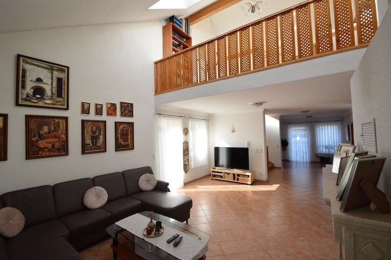 Immobilie in Essenheim - Falanga Immobilien - RAUMWUNDER! Charmantes & gemütliches EFH mit reichlich Platz und Fernblick in E - Bild 2