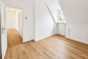 Frisch renovierte 4-Zimmer-Dachgeschosswohnung in zentraler Lage von Remscheid – 42853 Stadtpark, Remscheid – Vorschaubild 1