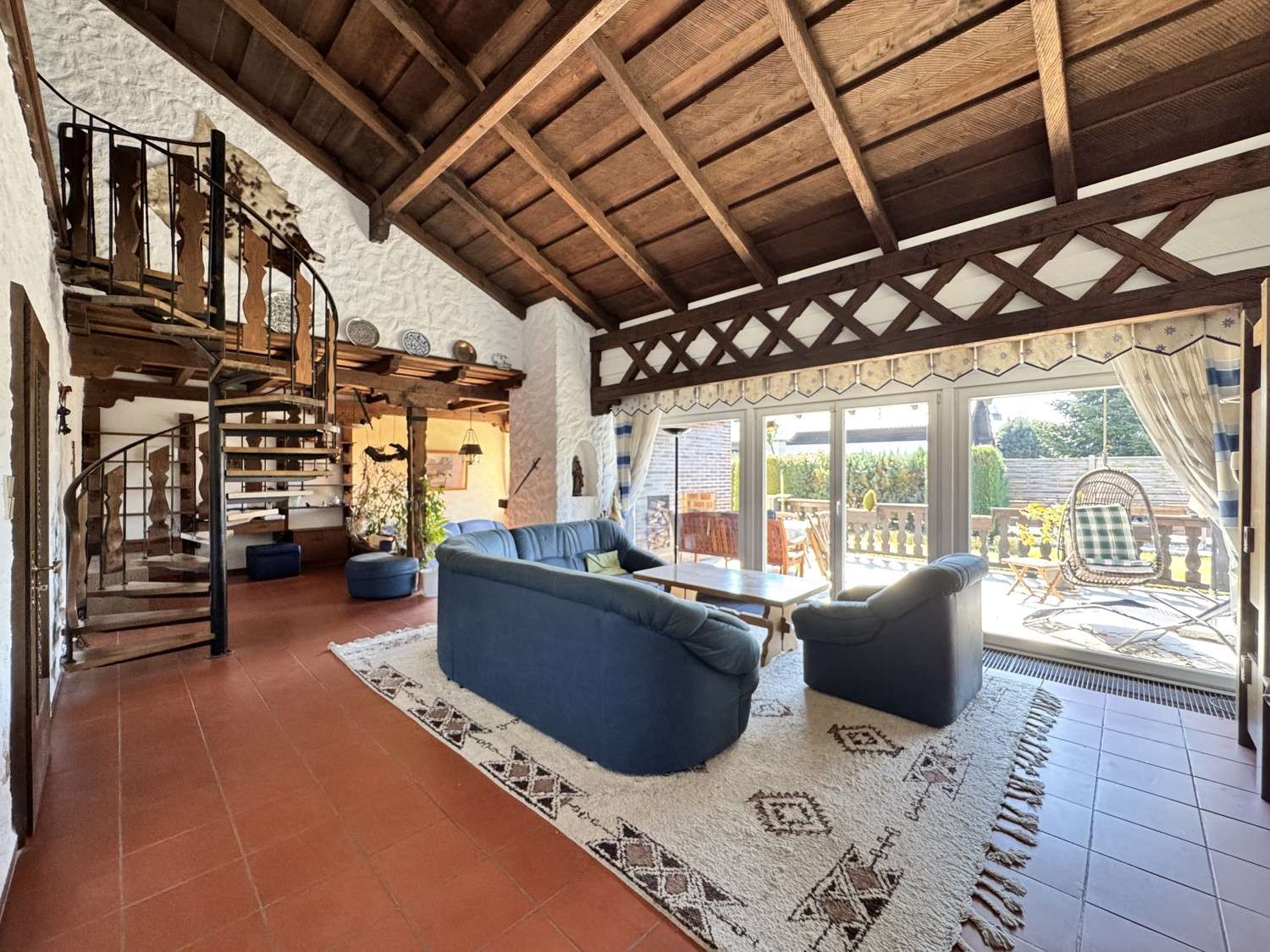 Immobilie in Mettenheim - Raum & Lebensgefühl – Großzügiges Haus auf sonnigem Eckgrundstück - nur 40 Min. von München entfernt - Bild 1