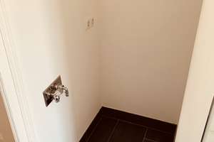 Heller sanierter Stilaltbau, 2 Zi.Kü. Bad, Gäste WC Balkon , Aufzug von Privat – Rheinstraße 49, 65185 Mitte, Wiesbaden – Vorschaubild 11