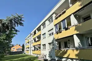 NÜRNBERG-ALTENFURT: GEPFLEGTE 3-ZI-HOCHPARTERRE-WOHNUNG MIT GROSSER LOGGIA UND EINZELGARAGE – Nürnberg – Vorschaubild 1