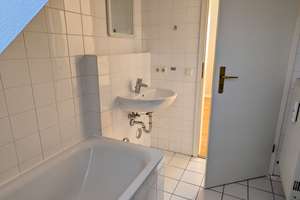 Geschmackvolle DG-Maisonette-Wohnung,offene Galerie mit 2 Zimmern, Balkon und EBK in MÜ-Nymphenburg – Die vollständige Adresse der Immobilie erhältst du vom Anbieter., 80639 Nymphenburg, München – Vorschaubild 20
