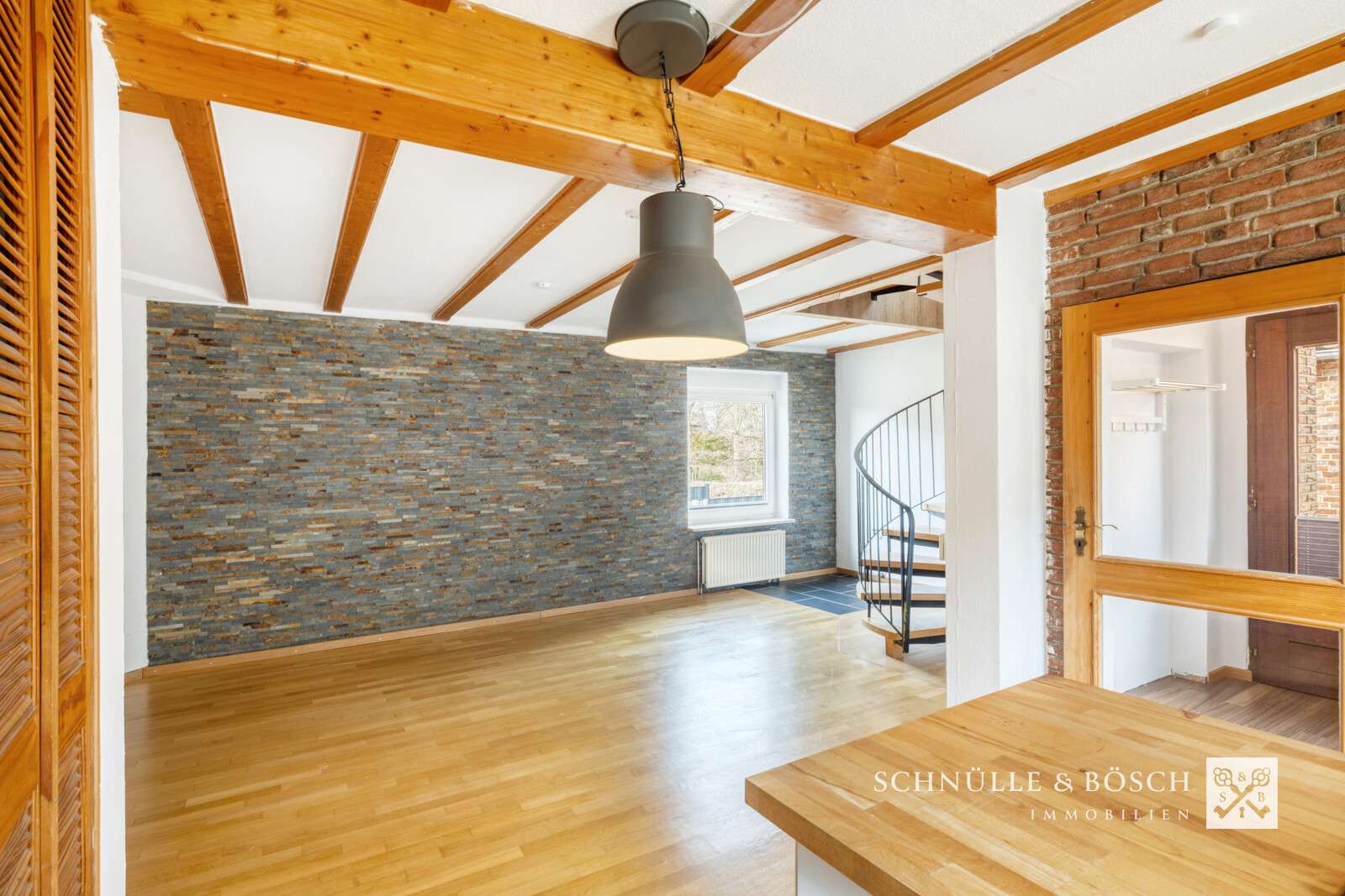 Immobilie in Drochtersen - Zwei Häuser inklusive großer Werkstatt und Garten - Bild 1