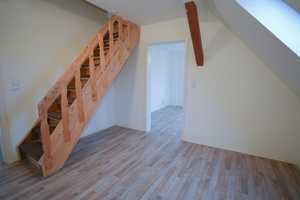Zweifamilienhaus mit Potenzial – zentrale Lage & Scheune inklusive – Ludwigsburg (Kreis) – Vorschaubild 4