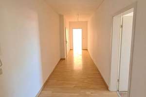 Wäre das was? Attraktive Drei-Zimmer-Wohnung – Gießerstraße 38, 9130 Sonnenberg, Chemnitz – Vorschaubild 2