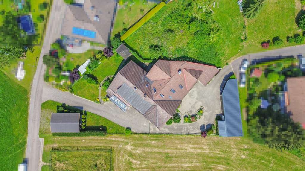 Immobilie in Bad Waldsee - Großzügiges Wohnhaus mit drei Einheiten, Wintergarten und unverbaubarer Ortsrandlage - Bild 4