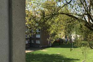 Für Ihre Familie: geräumige 3-Zimmer-Wohnung mit Balkon und Blick ins Grüne! – Albert-Schweitzer-Str. 14, 45279 Freisenbruch, Essen – Vorschaubild 2