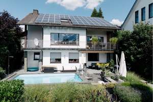 Hideaway mit Stil – Großes Grundstück, Pool & spektakuläre Aussicht – Die vollständige Adresse der Immobilie erhältst du vom Anbieter., 59581 Warstein – Vorschaubild 2