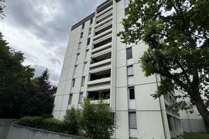 ÜBER DEN DÄCHERN SILLENBUCHS – GEPFLEGTE 3-ZIMMER-WOHNUNG MIT BALKON UND TIEFGARAGENSTELLPLATZ – Die vollständige Adresse der Immobilie erhältst du vom Anbieter., 70619 Sillenbuch (Ortsteil), Stuttgart – Vorschaubild 3