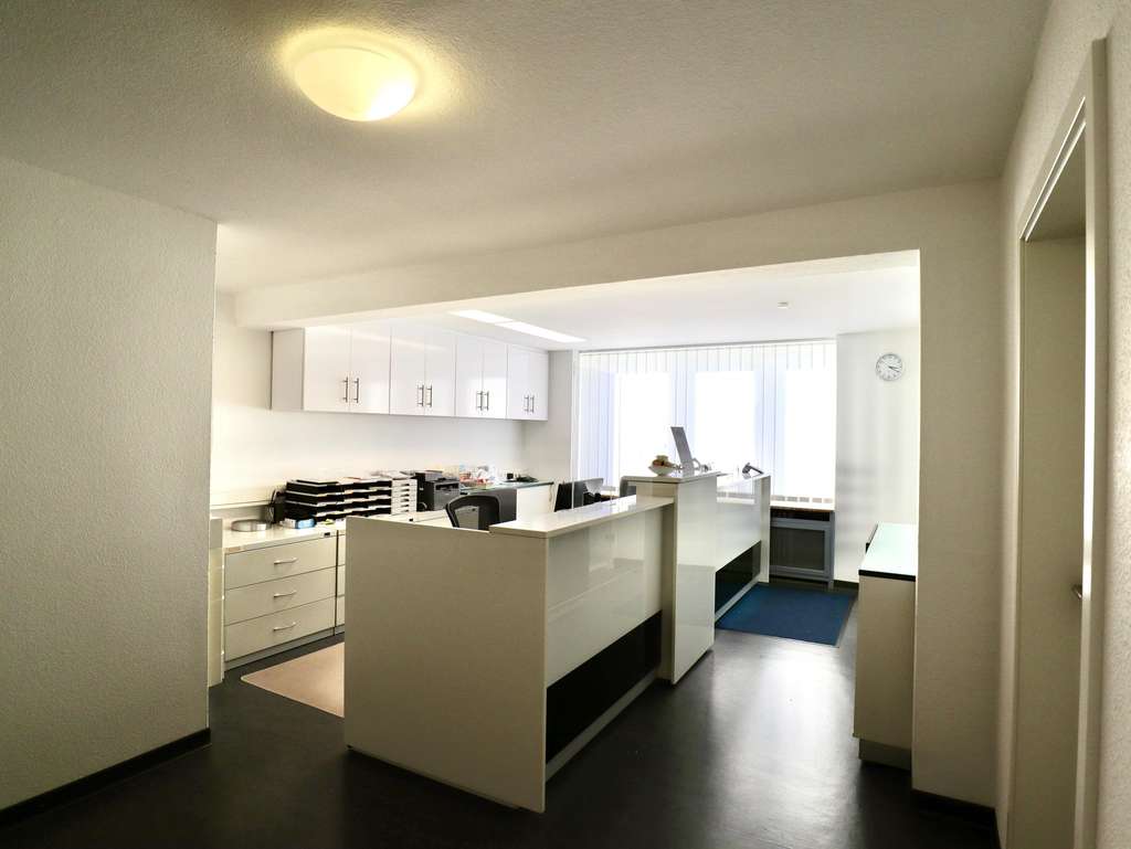 Immobilie in Bullay - Gepflegtes Mehrfamilienhaus mit Arztpraxis in zentraler Lage - Bild 3