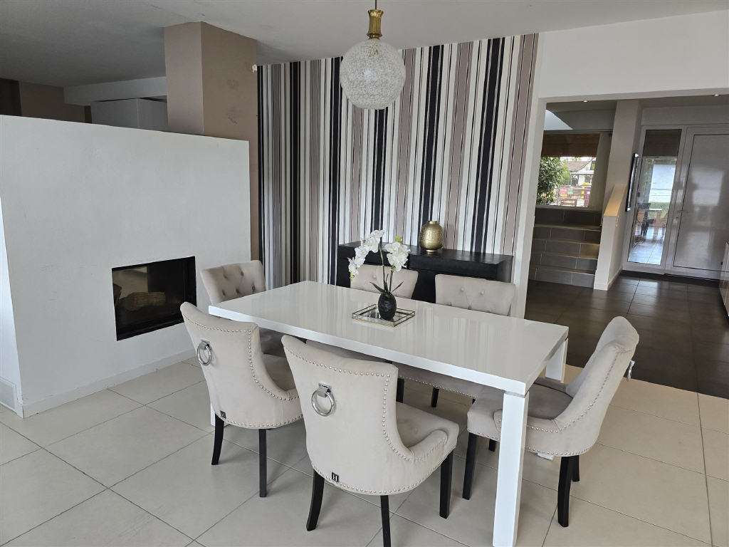 Immobilie in Eich - Großzügiges Wohnhaus mit schöner Terrasse und Gartengrundstück in EICH - Bild 0