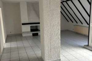 Teilmodernisierte 3-Zimmer-Maisonette-Dachgeschoßwohnung mit Balkon in Köln-Buchheim – Die vollständige Adresse der Immobilie erhältst du vom Anbieter., 51065 Buchheim, Köln – Vorschaubild 2