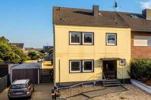 Frisch renoviertes Einfamilienhaus mit großem Garten und viel Platz !