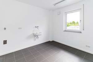 Neubau von 2023 - Reihenendhaus mit Einzelgarage und Stellplatz - PV und Speicher - TOP-Modern !  
 – Die vollständige Adresse der Immobilie erhältst du vom Anbieter., 86447 Todtenweis – Vorschaubild 7