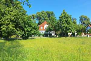 freie Wohnungen - Villa / 3-Familien-Haus mit Garten kurz vor der Insel Usedom – Die vollständige Adresse der Immobilie erhältst du vom Anbieter., 17438 Wolgast – Vorschaubild 1