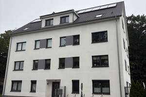 barrierearme 2-Raumwohnung mit Wannenbad, EBK, FB-Hzg., HWR, Süd-Terrasse und Garten