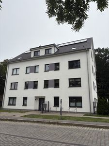barrierearme 2-Raumwohnung mit Wannenbad, EBK, FB-Hzg., HWR, Süd-Terrasse und Garten