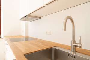 Frisch renovierte Altbauwohnung. Nagelneue EBK und Designbelag, Balkon, Wanne, etc. – Hans-Sachs-Straße 38, 1129 Pieschen-Nord/Trachenberge, Dresden – Vorschaubild 10