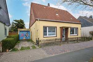 TT bietet an: Ein Haus mit Geschichte  und viel Entwicklungspotenzial! – Wilhelmshaven – Vorschaubild 2