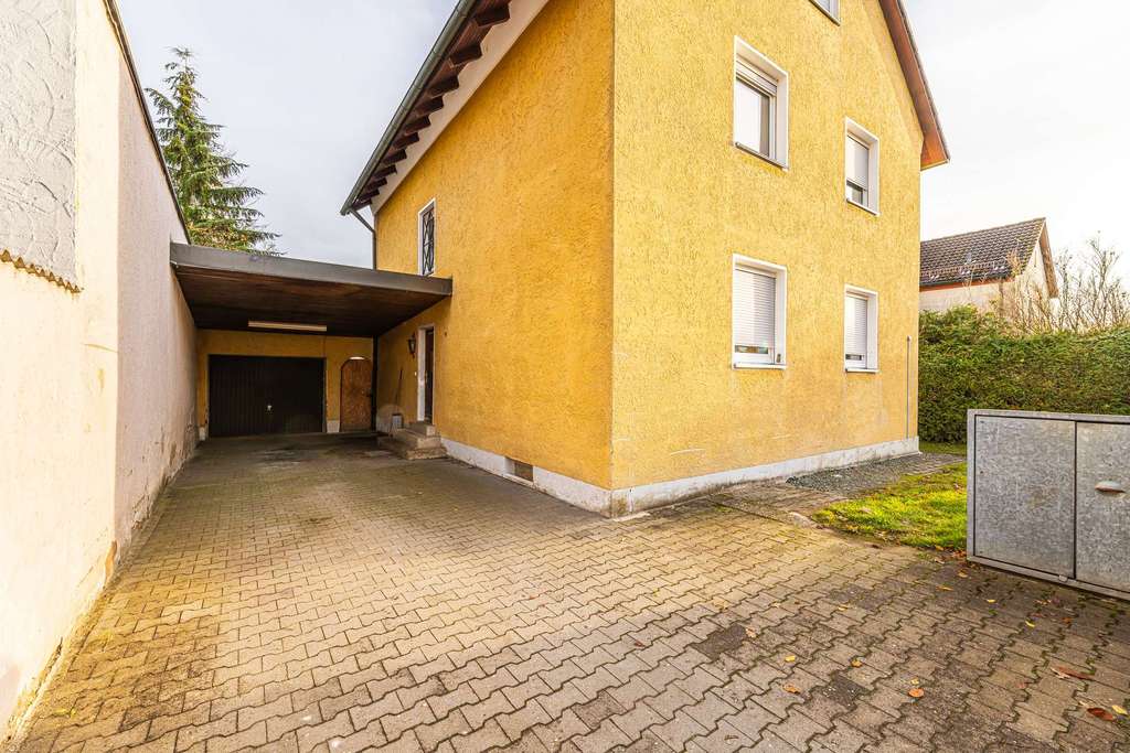 Immobilie in Weiden in der Oberpfalz - HEGERICH: Attraktives Familienhaus mit Entwicklungspotenzial und Anlagewert - Bild 1