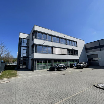 Attraktive Büroflächen mit Showroom im Gewerbegebiet Braak