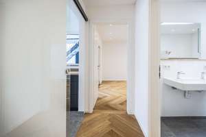 EXKLUSIVE GELEGENHEIT!- TRAUMPENTHOUSE mit 360 Grad Bergblick, Balkon, Dachterrasse und Luxusküche – Kaiserstraße 2, 83022 Innenstadt, Rosenheim – Vorschaubild 2