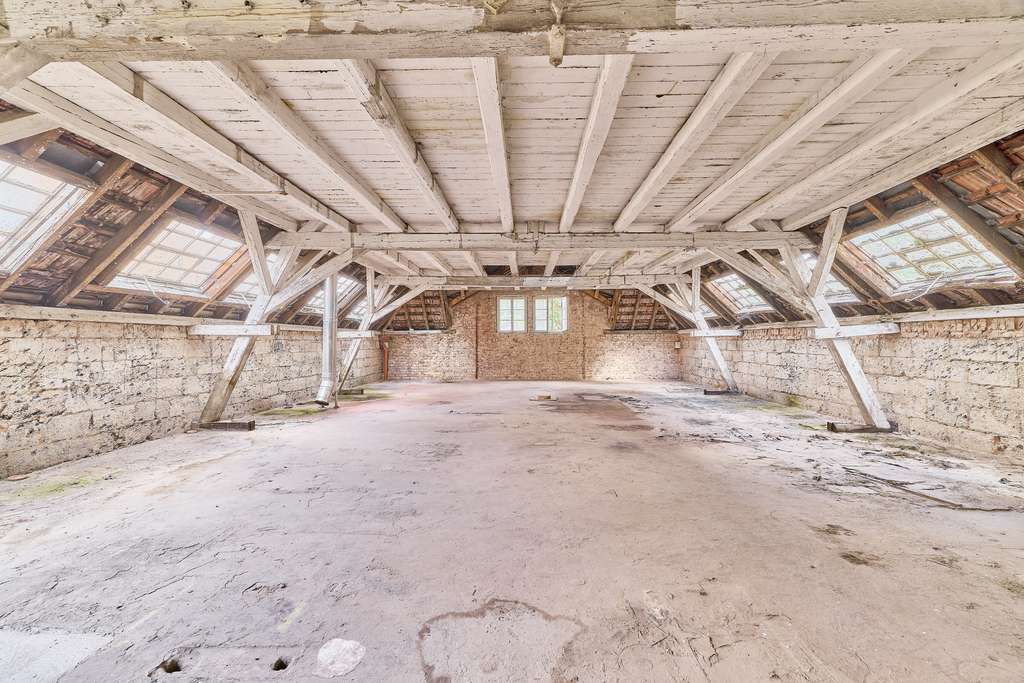 Charmantes, denkmalgeschütztes Gebäude in erstklassiger Lage – provisionsfrei!