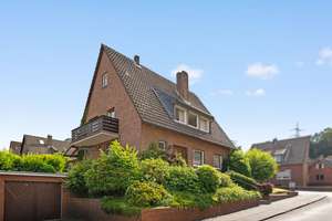 Großzügiges Zweifamilienhaus mit großem Grundstück, zwei Garagen und Blick auf die Burg Rode – Die vollständige Adresse der Immobilie erhältst du vom Anbieter., 52134 Herzogenrath – Vorschaubild 2