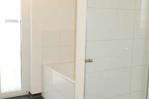 Bodentiefe Fenster - sehr helle, repräsentative 2 Zimmer Wohnung mit Einbauküche und Loggia – An der Lingenmühle 6, 41061 Gladbach, Mönchengladbach – Vorschaubild 18