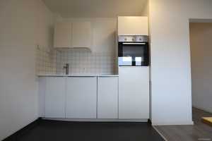Voll Möbliert ! Gemütliche Dachgeschosswohnung mit separatem Küchenbereich und modernem Duschbad – Darmstadt – Vorschaubild 4