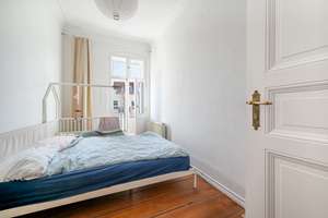 📈 Kapitalanlage in Bestlage von Prenzlauer Berg! – Sonniger 2-Zi.-Stuck-Altbau mit Balkon & Aufzug – 10437 Prenzlauer Berg, Berlin – Vorschaubild 4