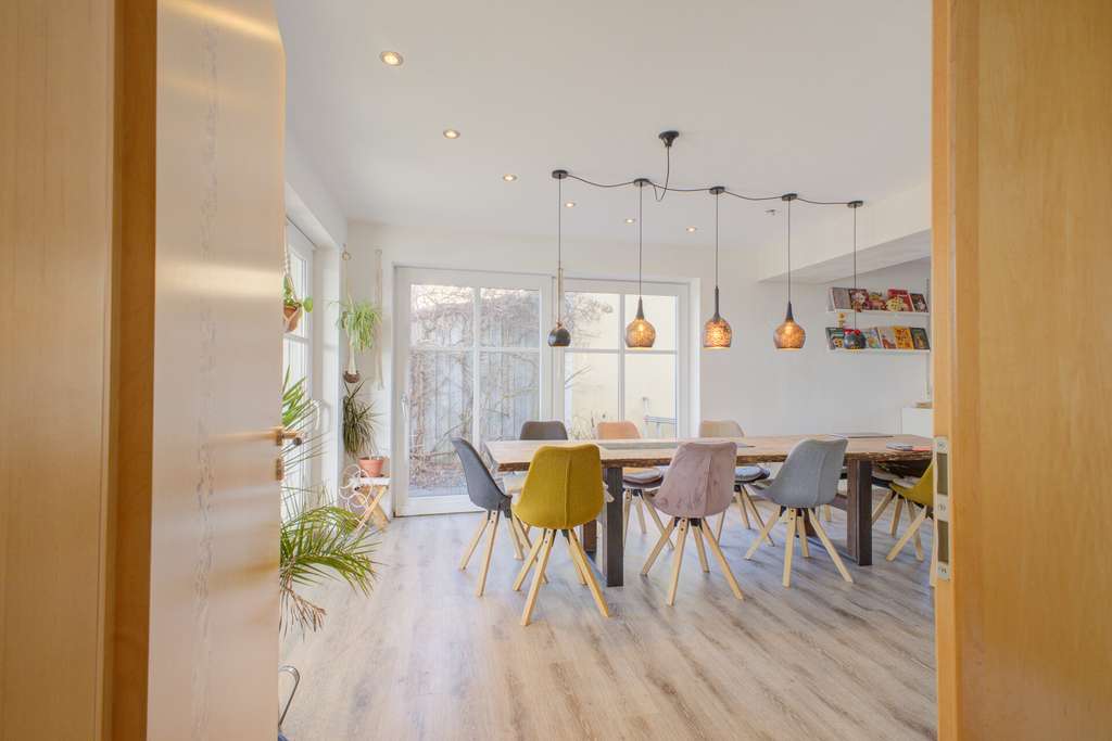 Immobilie in Schwabhausen - Exklusives Traumhaus mit Pool und zahlreichen Highlights in Schwabhausen! - Bild 3