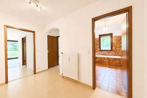 Ruhig gelegene Terrassenwohnung mit sonniger Westterrasse und großem Entwicklungspotenzial! – Die vollständige Adresse der Immobilie erhältst du vom Anbieter., 81545 Harlaching, München – Vorschaubild 2