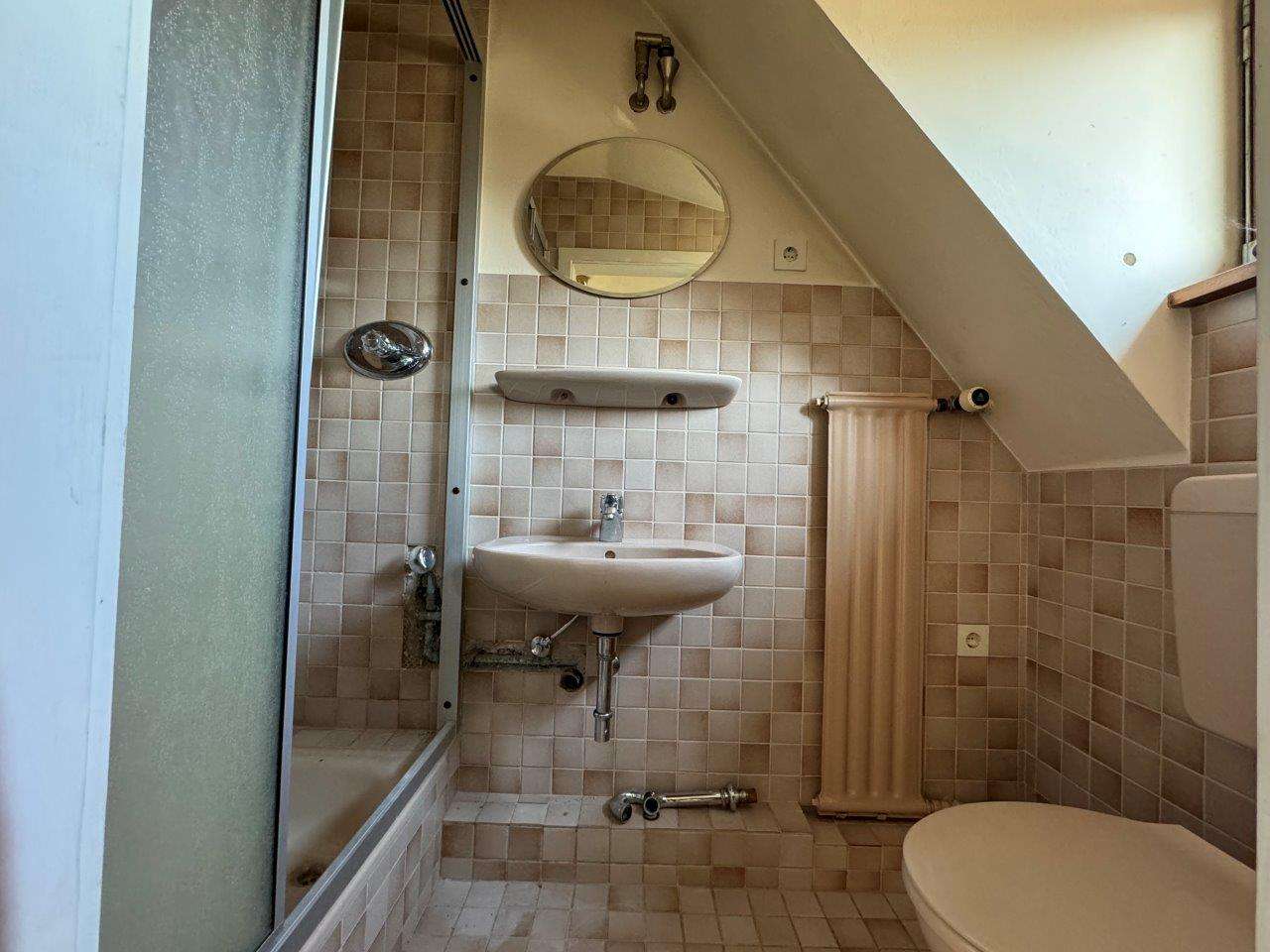 Immobilie in Friedberg - Renovierungsbedürftiges Ein- bis Zweifamilienhaus hervorragende Lage in Friedberg-West - Bild 2