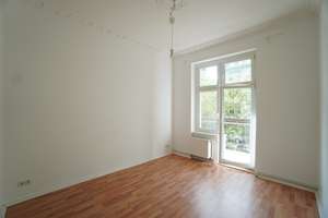 Schöne Wohnung in attraktiver Stadtvilla * Stuck * EBK* Balkon – Manteuffelstraße 8, 12203 Lichterfelde, Berlin – Vorschaubild 2