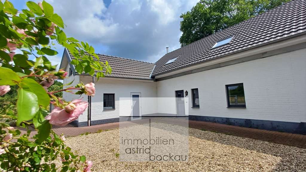*** Hier wollen Sie nicht mehr weg!!!! Traumgrundstück5.558 m² mit saniertem Bauernhaus ***