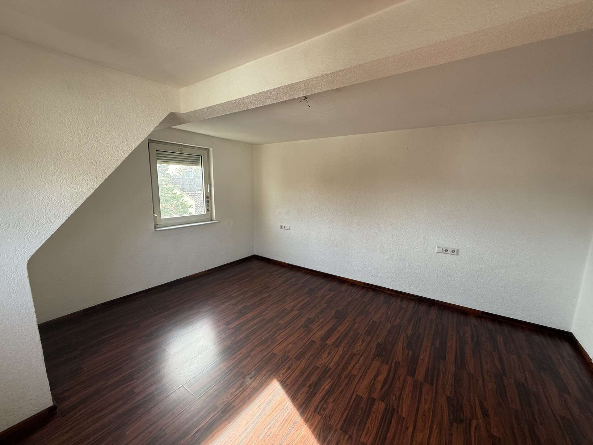 Immobilie in Neuhausen auf den Fildern - Doppelhaushälfte mit Potenzial in zentraler Lage von Neuhausen - provisionsfrei! - Bild 1