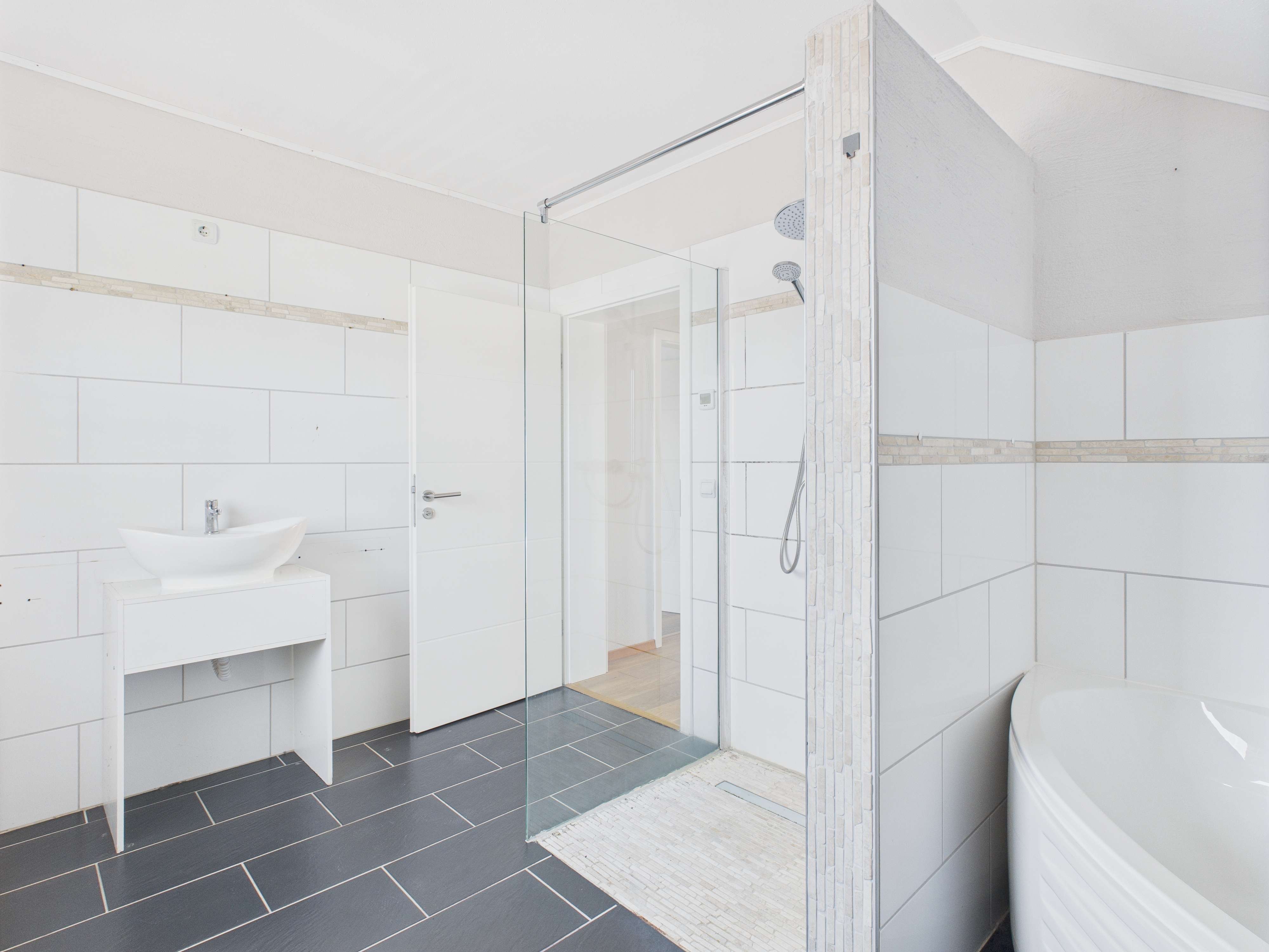 Immobilie in Gerolstein - Einfamilienhaus mit sonnigen Garten in guter Lage ! - Bild 1