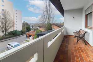 Perfektes Zuhause für Familien: Großzügiges Haus mit Balkon, Terrasse, Garten und zwei Garagen  – Ludwigsburg (Kreis) – Vorschaubild 2