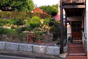 Charmantes Ein-/Zweifamilienhaus mit idyllischem Garten, Doppelgarage und vielseitigen Nebengebäuden – Bayreuth (Kreis) – Vorschaubild 3