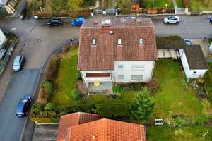 Bieterverfahren: Großzügiges 2-Familienhaus mit DG und Garage, 577 m² Grund in Neu-Ulm Offenhausen – Die vollständige Adresse der Immobilie erhältst du vom Anbieter., 89231 Neu-Ulm – Vorschaubild 2