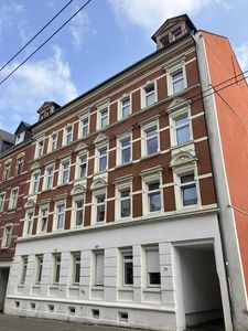 Zweitbezug.! Großzügige 2-Zimmer mit Wanne, Balkon, EBK und Laminat in zentraler Lage!